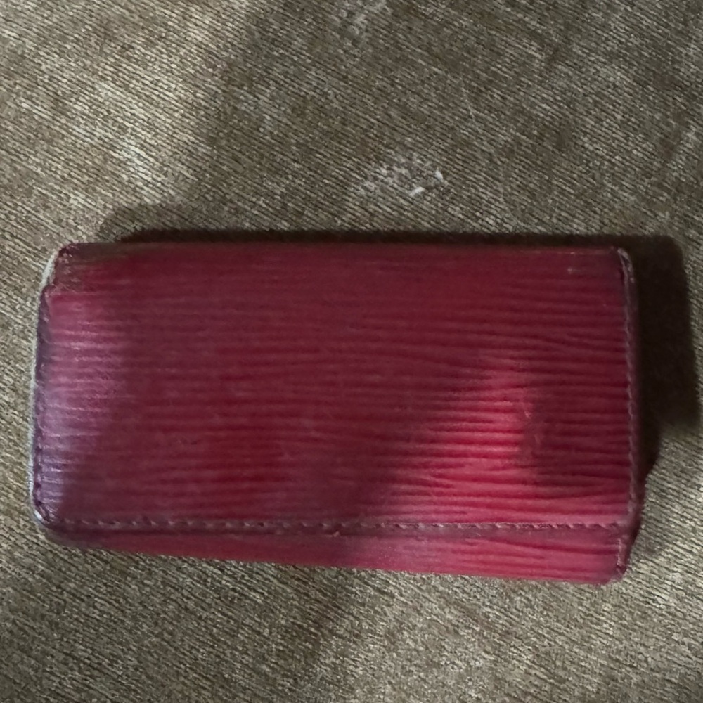 Project piece ‼️‼️‼️‼️Louis Vuitton Elegant Burgundy Key Holder